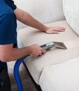 كيفية تنظيف الكنب في المنزل